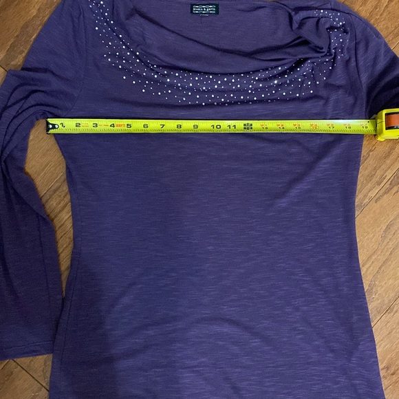 Jewels & Gems OS purple Tunic w/swoop & rhinestone - Size Medium - Picture 8 of 9